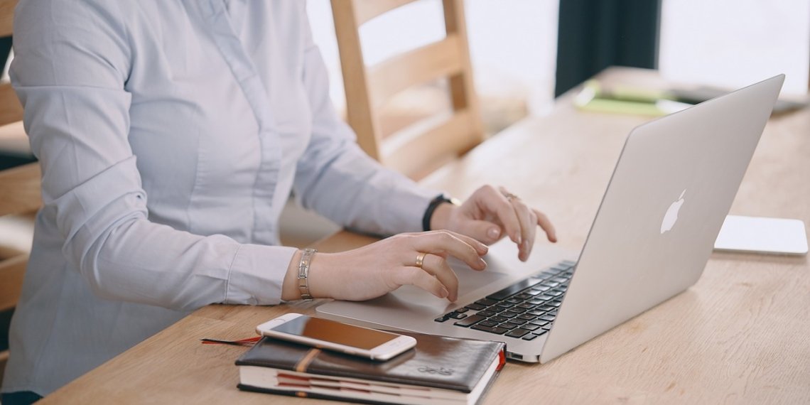 Como iniciar um negócio de assistente virtual