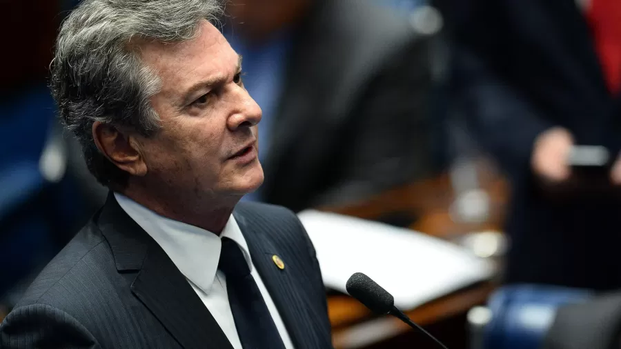 Collor durante votacao do impeachment de dilma em 2016 1745606274719 v2 900x506.jpg